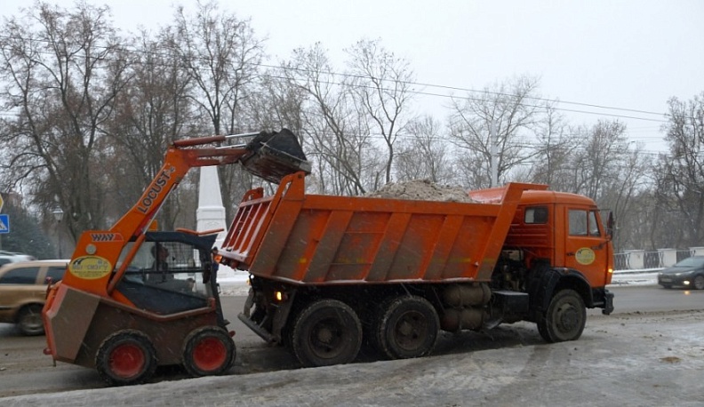 За сутки в Калуге использовали 1100 тонн песчано-соляной смеси и 36 тонн реагентов