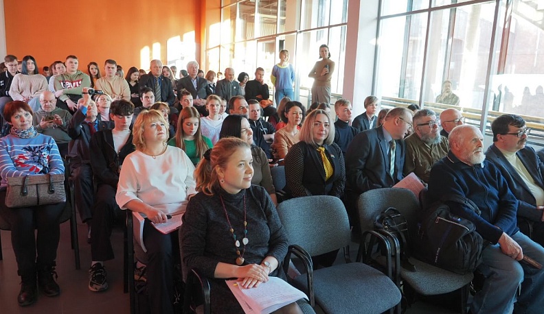 В Калуге специалисты обсудили роль историков в формировании гражданского общества