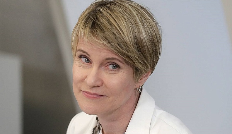 Елена Шмелева: «Поставка новых автобусов - это системное вложение в качество образования»