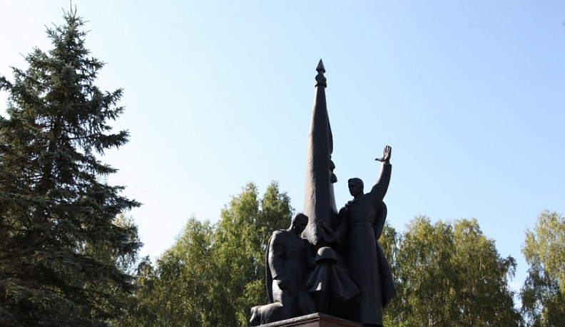 В Калужской области на дороге, ведущей к мемориалу «Безымянная высота», установили освещение