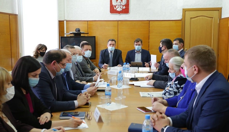 Депутаты в Износках говорили о проблемах медицины