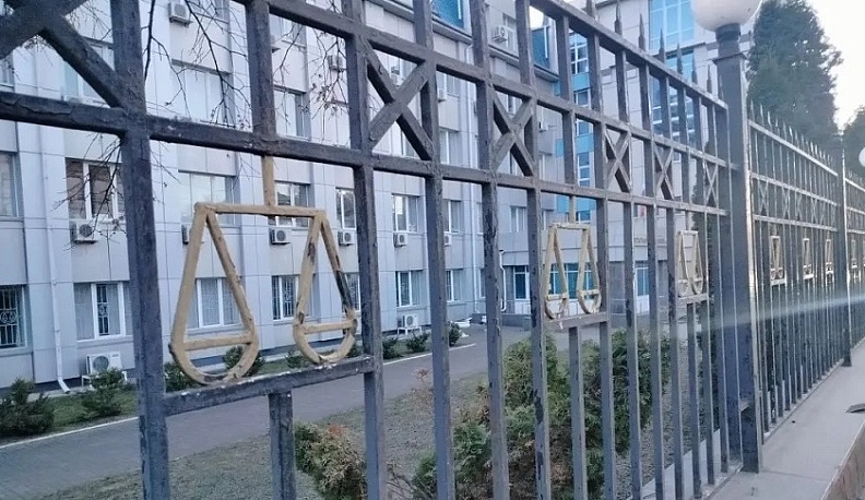 Суд оштрафовал москвича на 600 тысяч рублей за хулиганство с оружием в Медыни