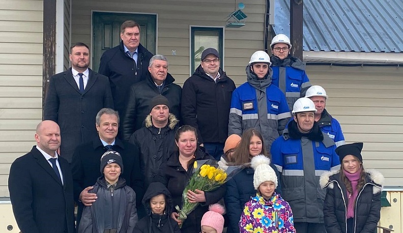 Дом для калужской многодетной семьи газифицировали благодаря помощи сенатора Александра Савина