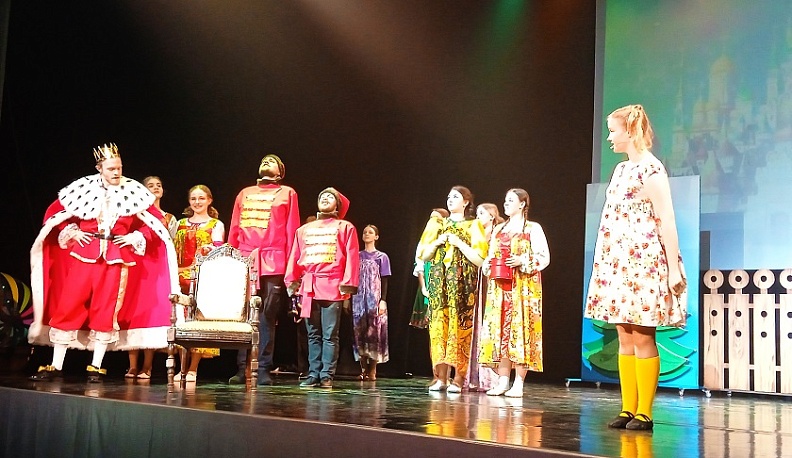 В Калуге представили премьеру детского спектакля «Вовка и Алёнка в тридевятом царстве»