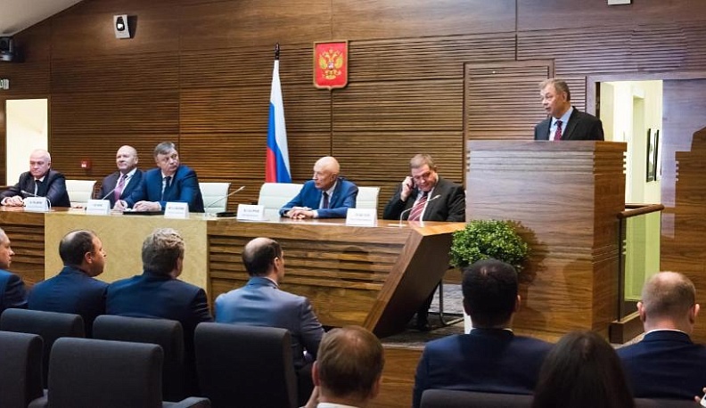 Анатолий Артамонов поздравил председателя Арбитражного суда Калужской области со вступлением в должность