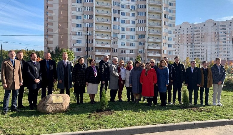 В Калуге на Правобережье высадили Аллею заслуженных учителей