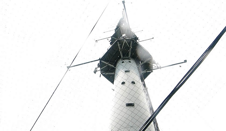 На метеовышку Обнинска водрузили российский триколор