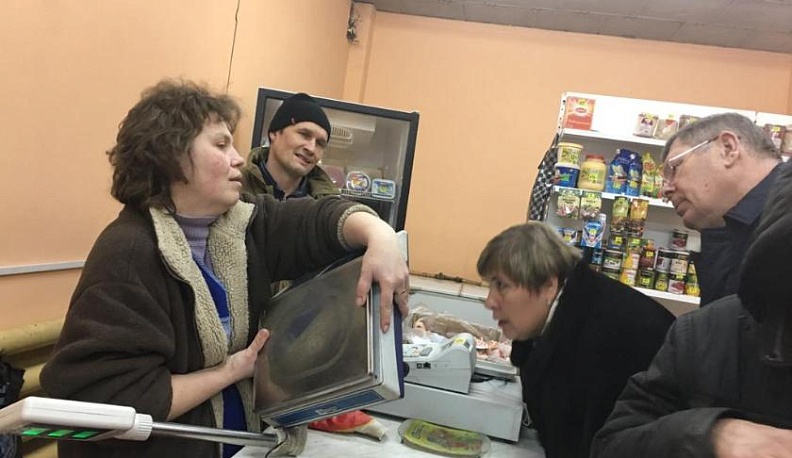 Единороссы нашли 50-летние весы на торговой базе в Калуге