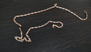 Калужанин украл у незнакомца золотую цепочку стоимостью в 215 тысяч рублей 