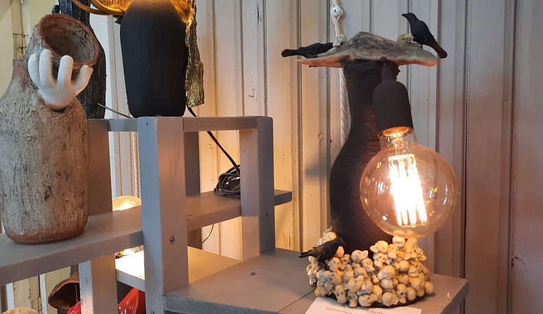 В Тарусе показывают шедевры из бутылок