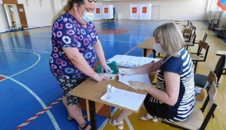 В первый день Общероссийского голосования каждый десятый житель Дзержинского района выразил свое мнение