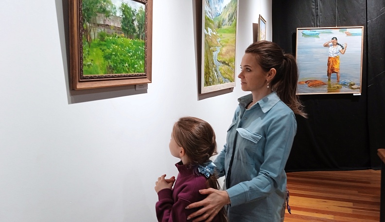 В Калуге представили выставку Виктории Харченко «Лики Земли»