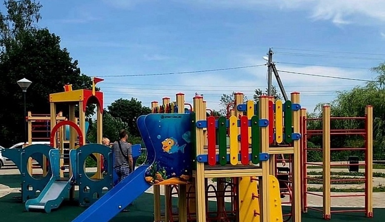 В Ферзиково появилась современная детская площадка