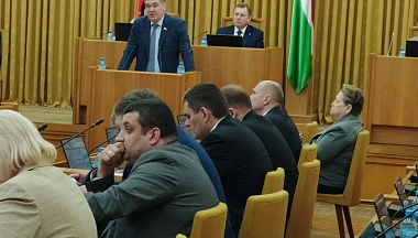 Сенатор РФ Александр Савин отчитался перед депутатами Заксобрания о своей деятельности