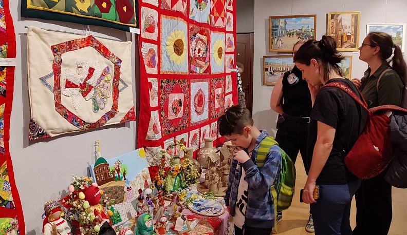 Подведены итоги областной выставки-конкурса «Родное, близкое, своё»