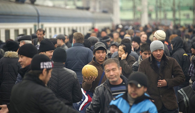 Людской поток –  в спокойное русло