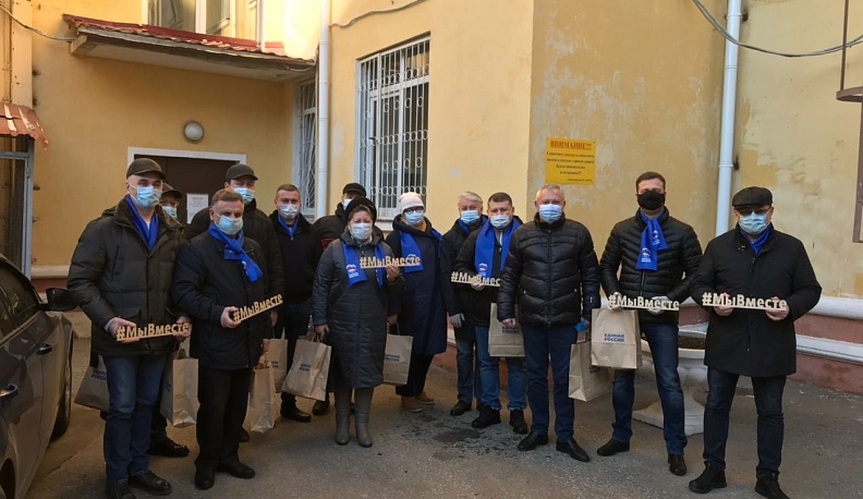 В день Добровольца руководители Калуги и депутаты  стали волонтерами