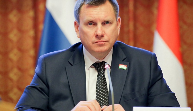 Геннадий Новосельцев поздравил калужан с Днем Конституции Российской Федерации