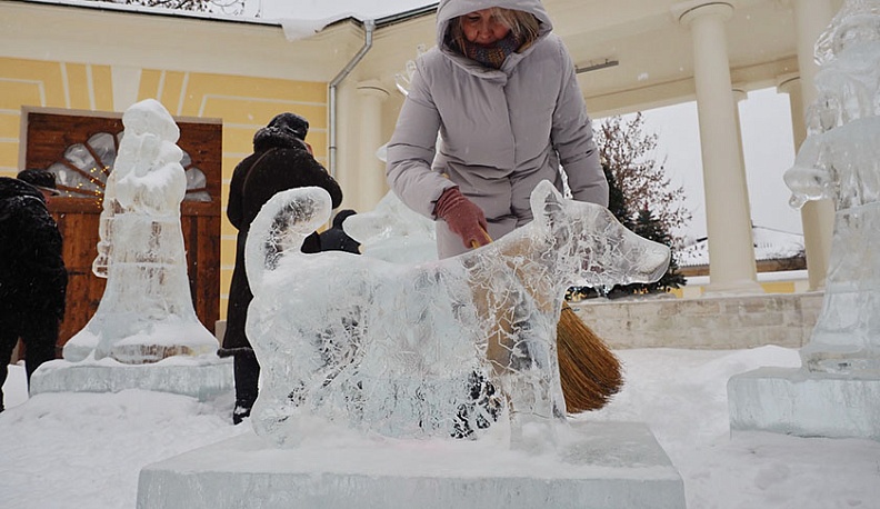 Более трех тысяч гостей посмотрели на ледяные фигуры в Калуге