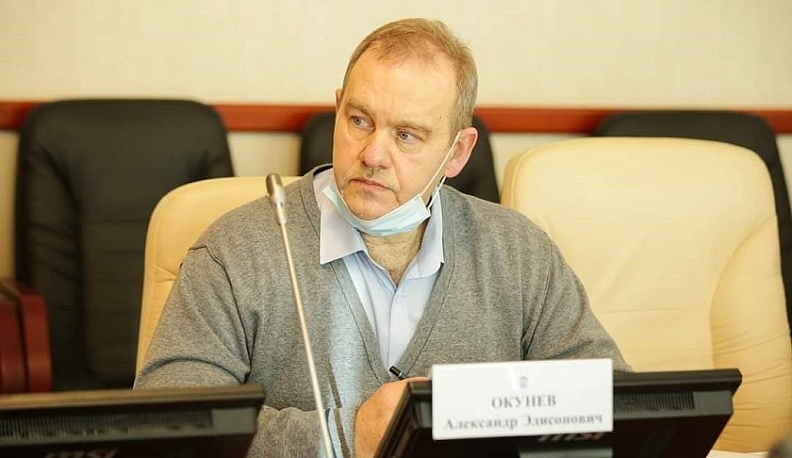 Депутат Александр Окунев считает вакцинирование обязательным