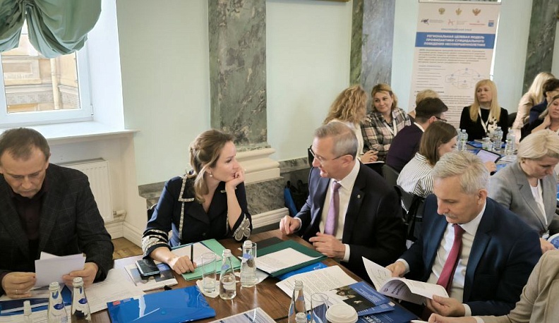 Владислав Шапша выступил на семинаре по профилактике кризисных состояний среди несовершеннолетних