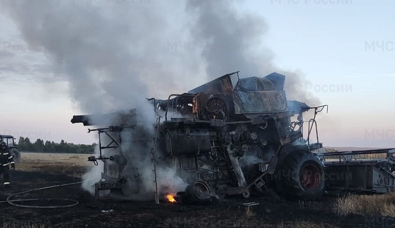 В Козельском районе сгорел комбайн