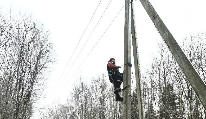 В Калужской области восстановили половину поврежденных из-за непогоды линий электропередачи