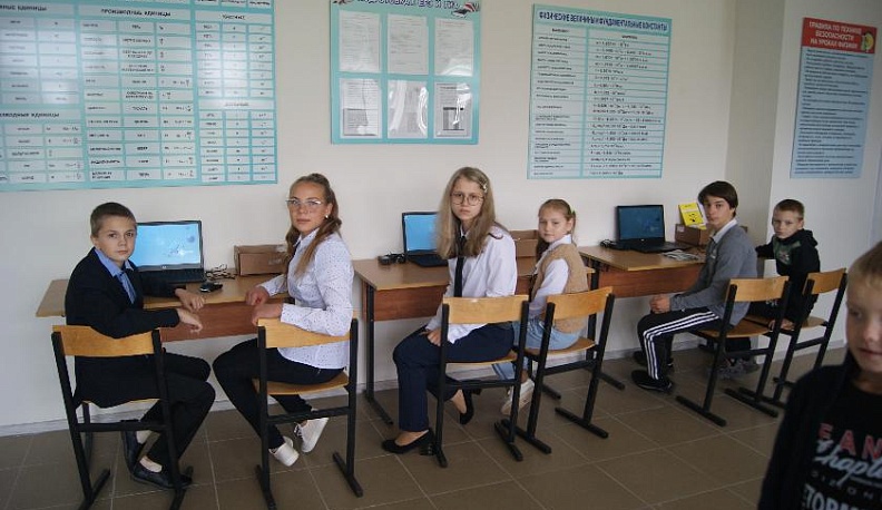 В Жерелёвской средней школе Куйбышевского района заработал центр образования «Точка роста»