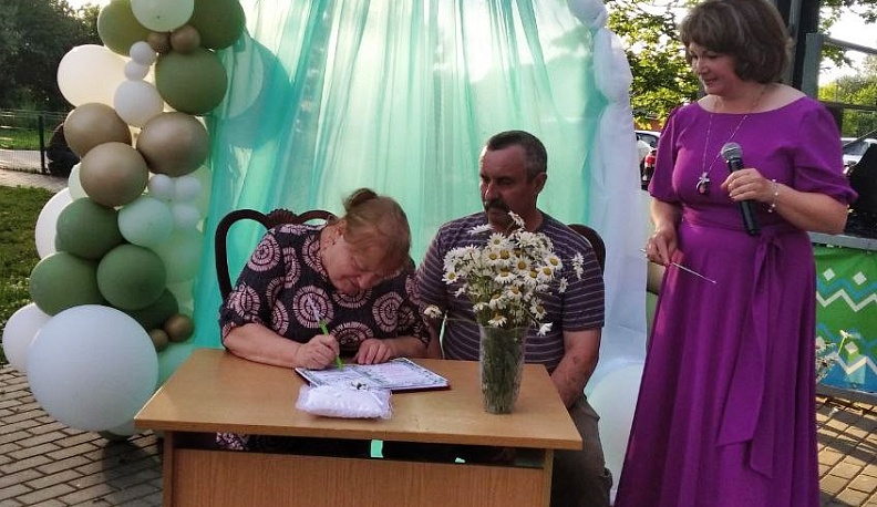 В Барятино супружеские пары поздравили с Днем семьи, любви и верности
