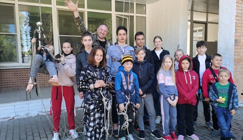 В Калужской области для детей из ЛДНР провели мастер-класс по спасмногоборью