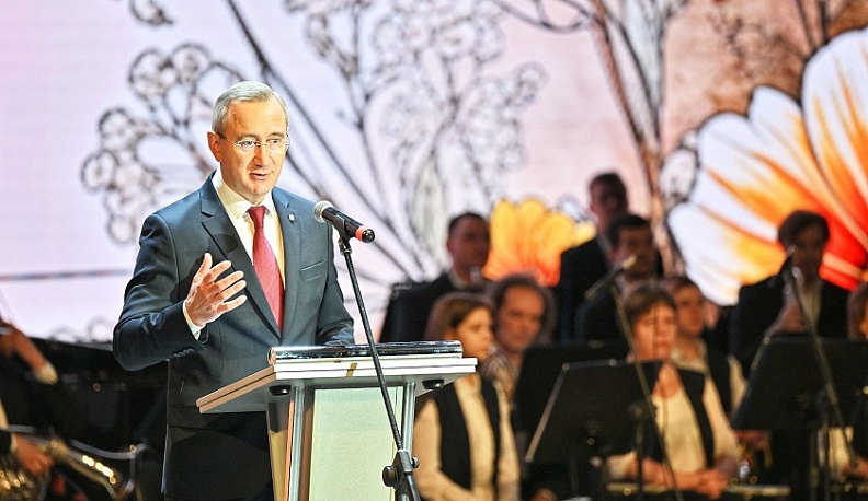 Владислав Шапша поздравил работников культуры с профессиональным праздником