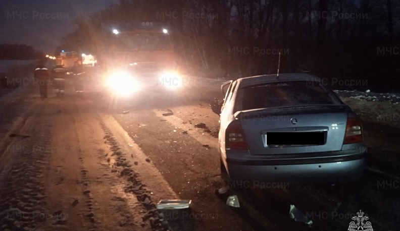 В Калужской области при аварии с участием школьного автобуса пострадало три человека