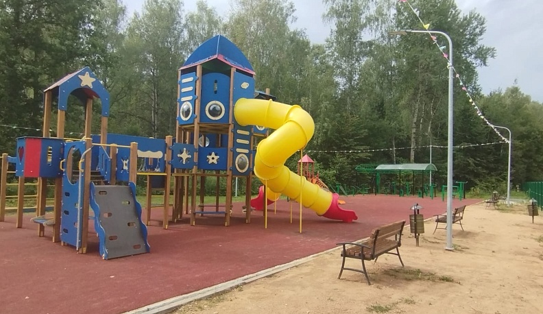 В Хвощах Износковского района по инициативе местных жителей благоустроили зону отдыха