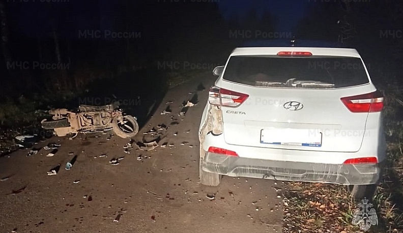 В Юхновском районе скутер врезался в припаркованный «Хендай»