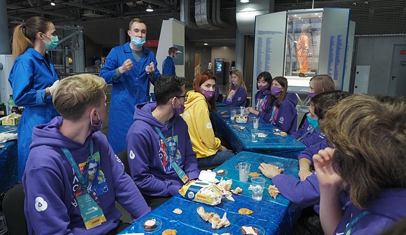 Школьники России показывают в Калуге «Плоды науки»