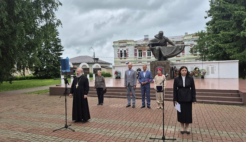 В Перемышле прошёл митинг в День памяти и скорби