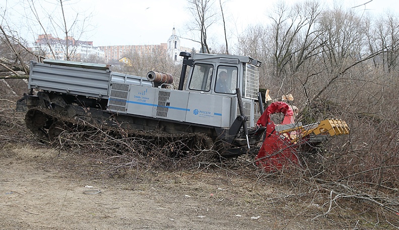 В Калуге Водоканал начал расчищать набережную Оки