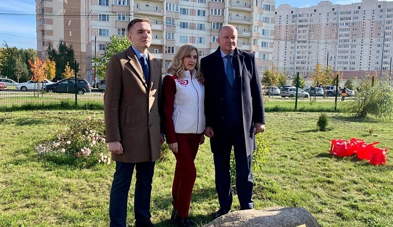 В Калуге на Правобережье высадили Аллею заслуженных учителей