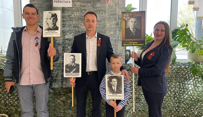 В Жуковском районе прошёл вечер встречи поколений «Героями не рождаются»