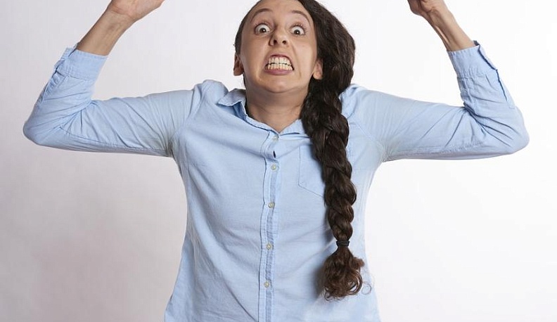 Продавец круглосуточного магазина сломала челюсть дерзкому покупателю