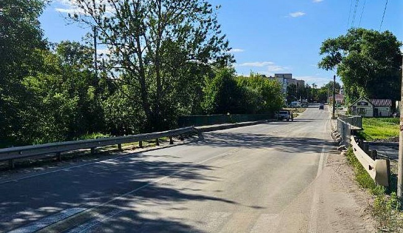 В Людинове восстановили разрушенный дождями мост