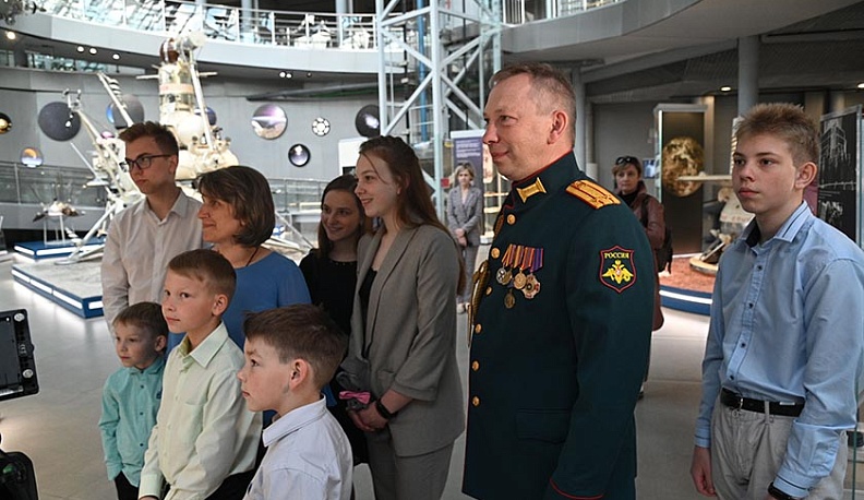 Общаемся, выступаем, оберегаем