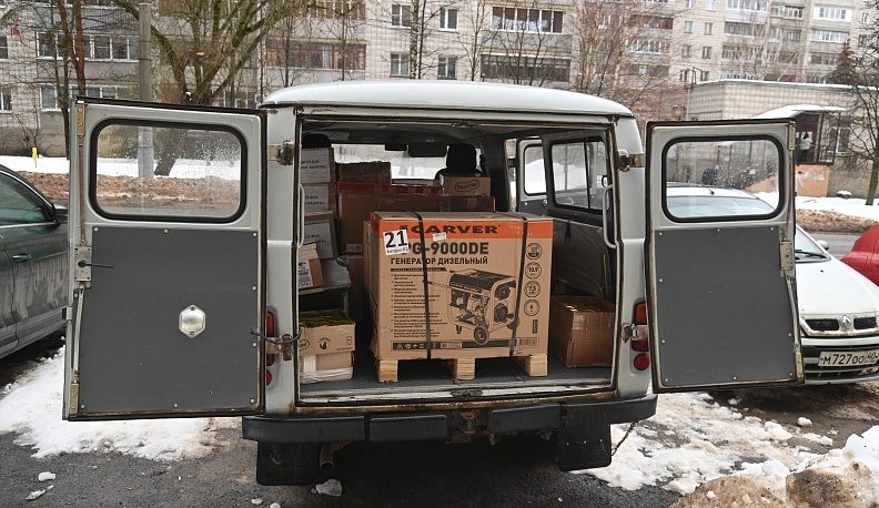 Предприниматель отправил в зону СВО полтонны гуманитарного груза и «буханка» в придачу