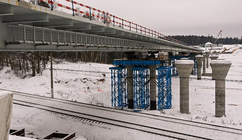 На Северном обходе Калуги завершили надвижку мостовых металлоконструкций путепровода 