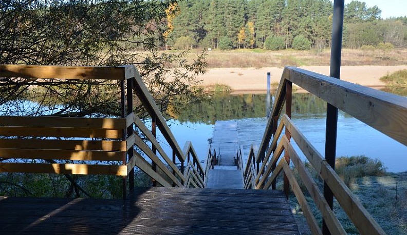 На высоком берегу