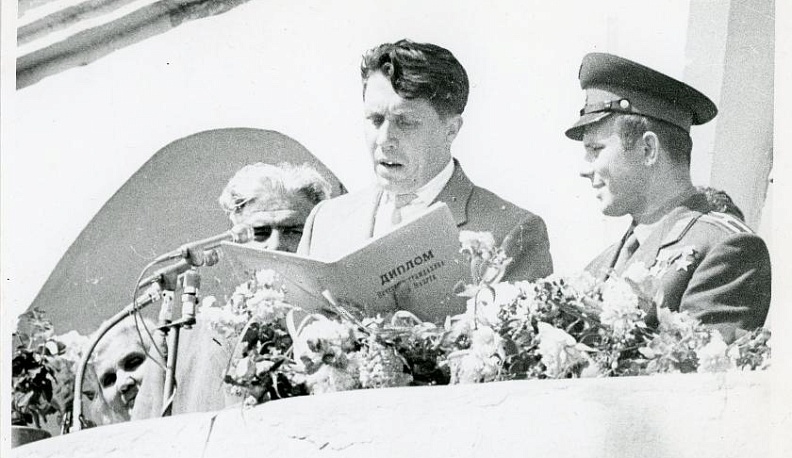 История в фотографиях