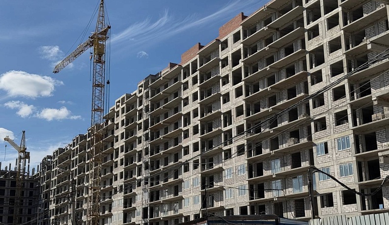 Дмитрий Денисов встретился с владельцами жилья в недостроенном калужском ЖК «Калейдоскоп»