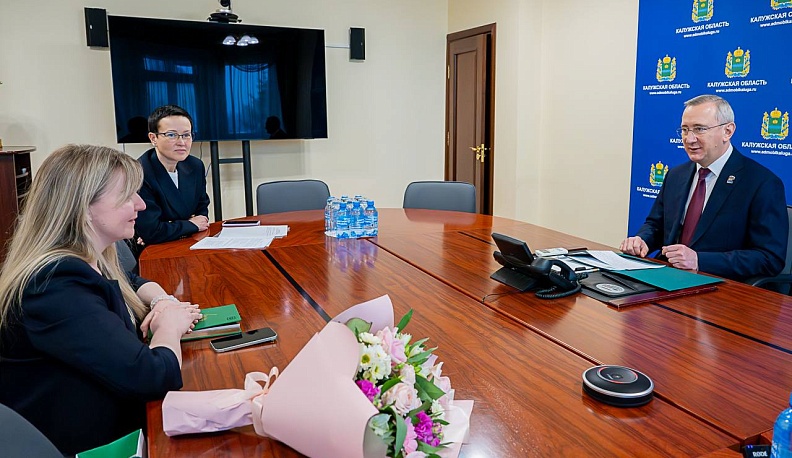 Владислав Шапша провел встречу с главой калужского Комитета семей воинов Отечества