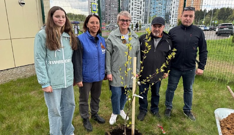 Обнинские школьники посадили Сад Победы