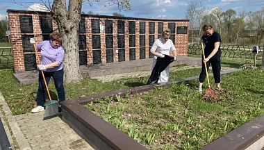 Волонтеры Жуковского округа навели порядок у мемориалов